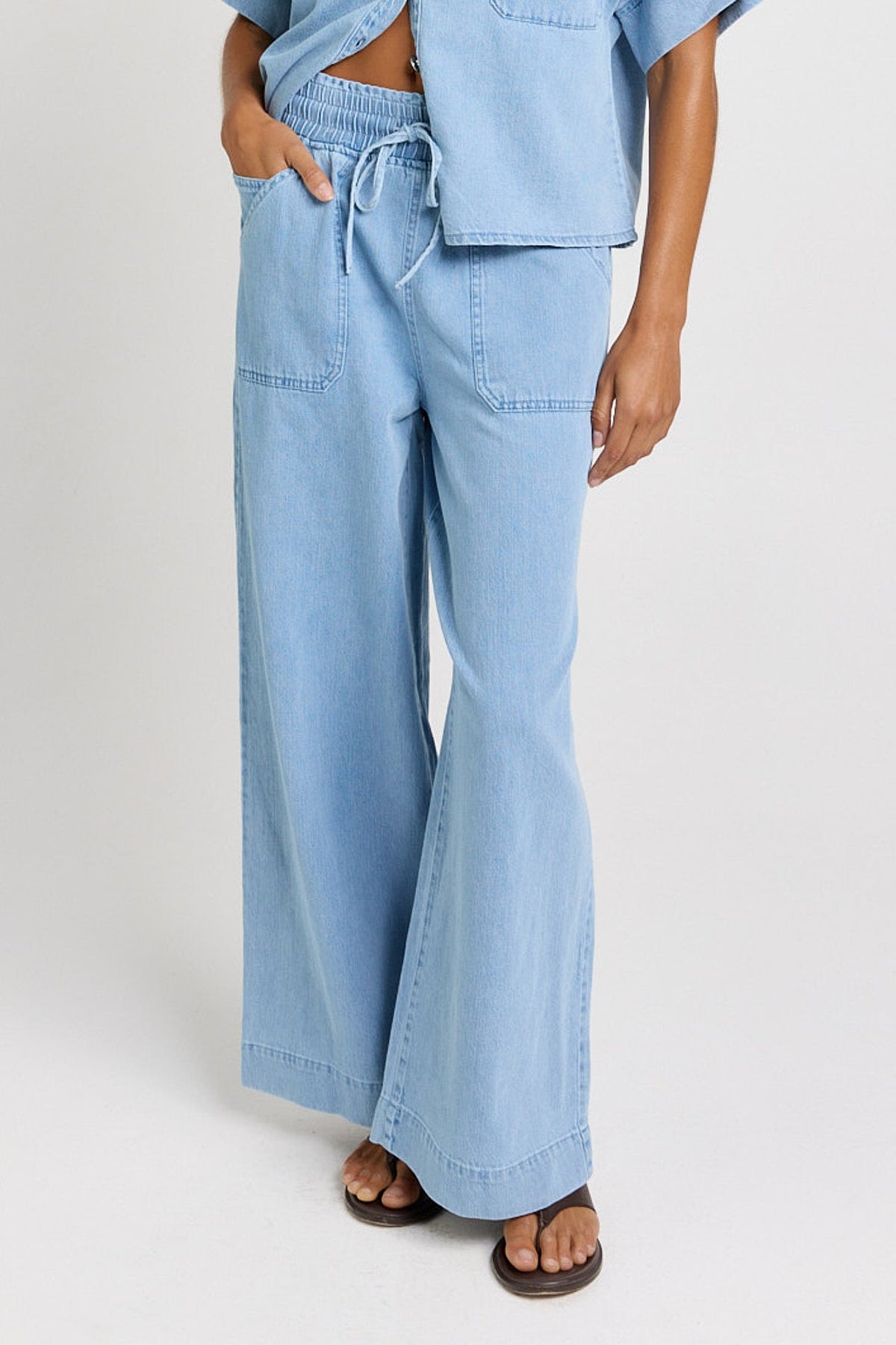 Saffra Relax Leg Jeans Medium Wash