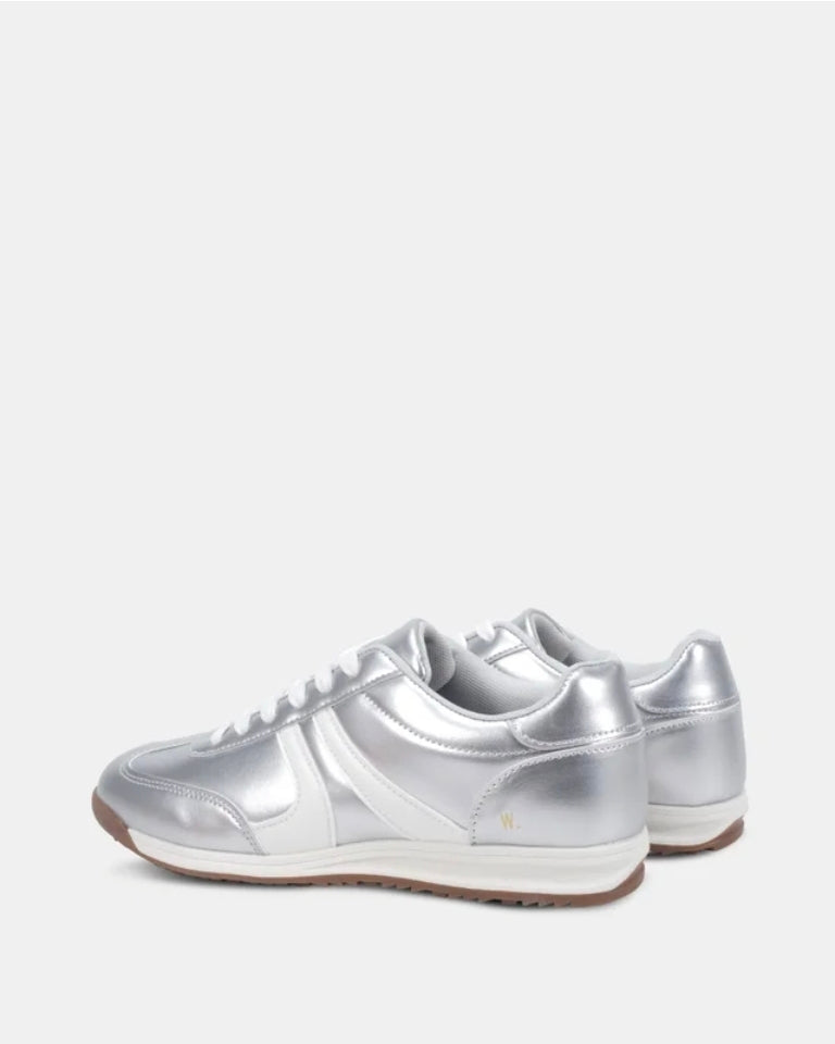 Astral jogger silver
